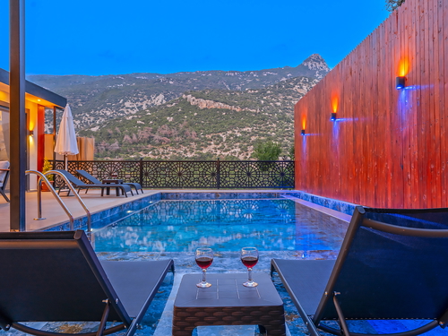  gece  -  Kasım
  | Kalkan İslamlar Muhafazakar Villa (4 Kişilik, Korunaklı Havuzlu, Jakuzili Seçenekli)